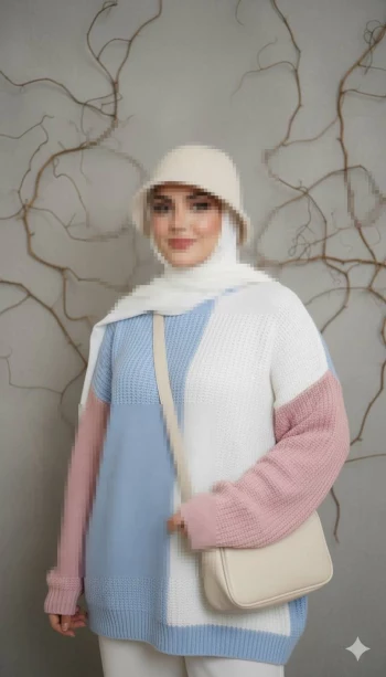 Woman in pastel color-block sweater and beige hat posing with cream handbag